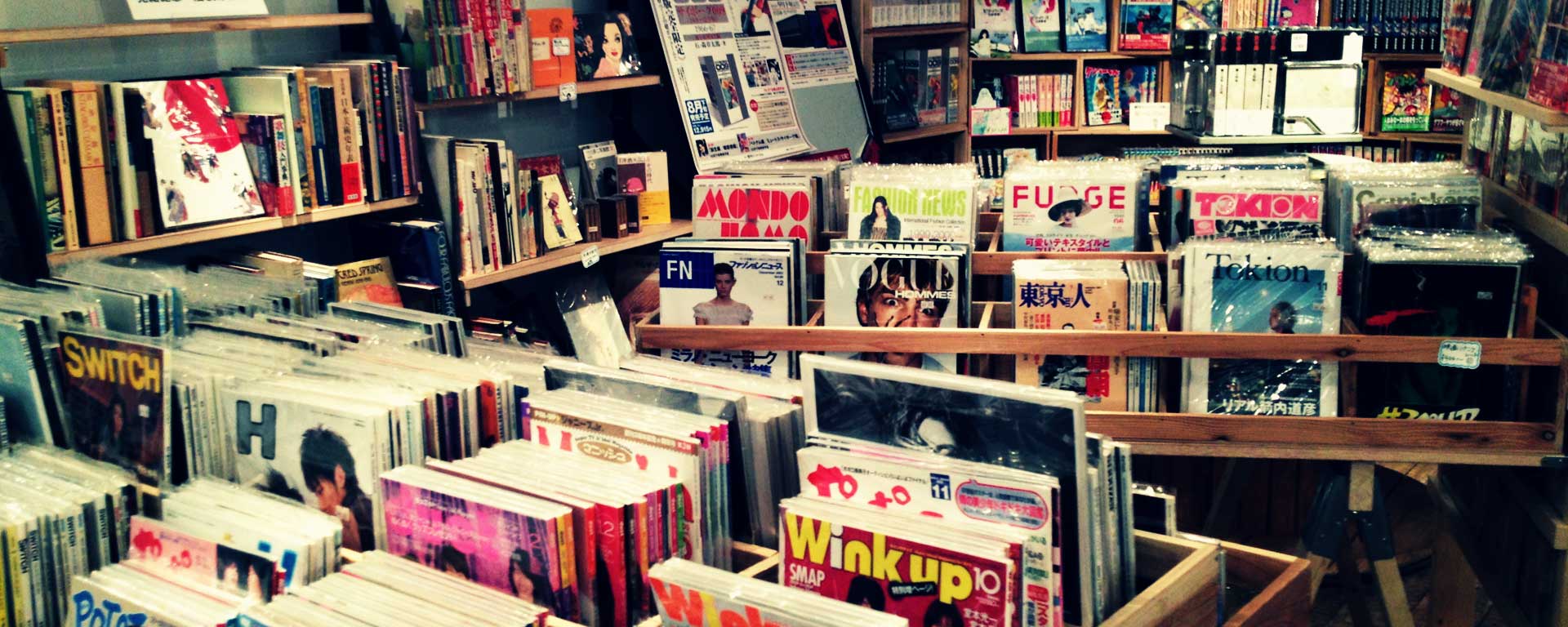 <a class="item-btn" href="/kaitori">本を売るには</a><a class="item-btn" href="/store">お店に行くには</a> 専門書からマンガ、雑誌<br>多彩なジャンルを扱います